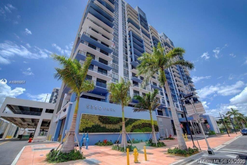 Apartamento For Rent 2 Bed 2 Bath 1 Parking Downtown Doral Miami