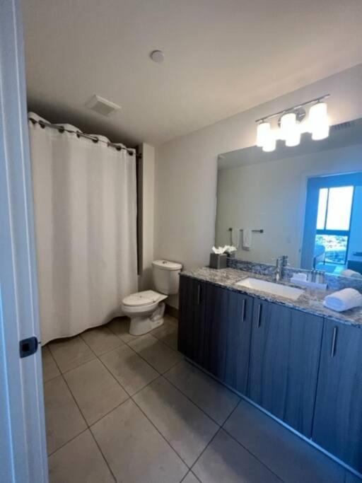 For Rent 2 Bed 2 Bath 1 Parking Downtown Doral Apartamento *
