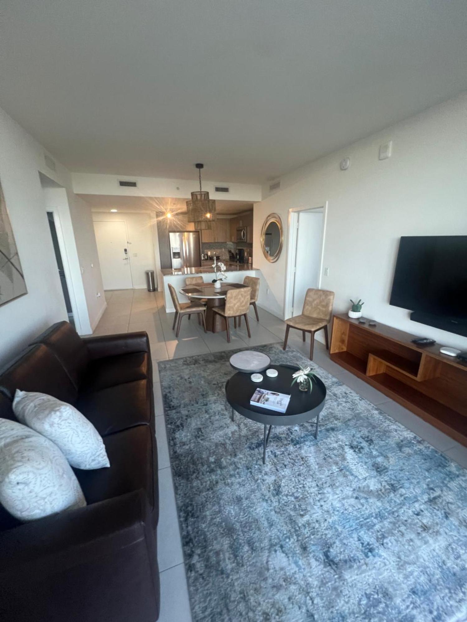 For Rent 2 Bed 2 Bath 1 Parking Downtown Doral Apartamento