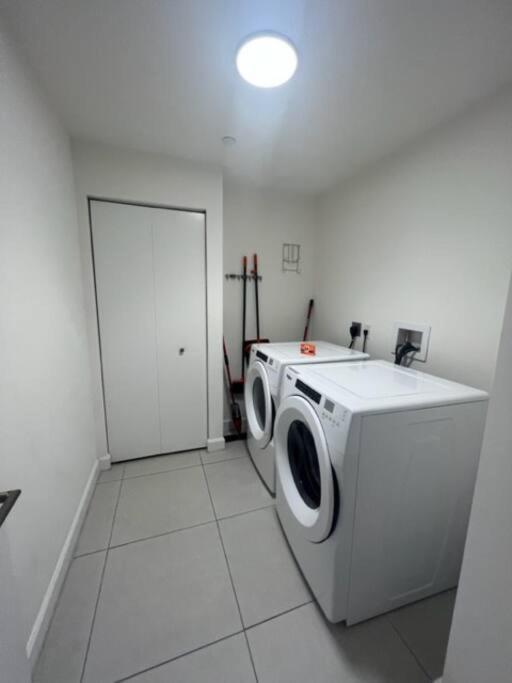 For Rent 2 Bed 2 Bath 1 Parking Downtown Doral Miami
