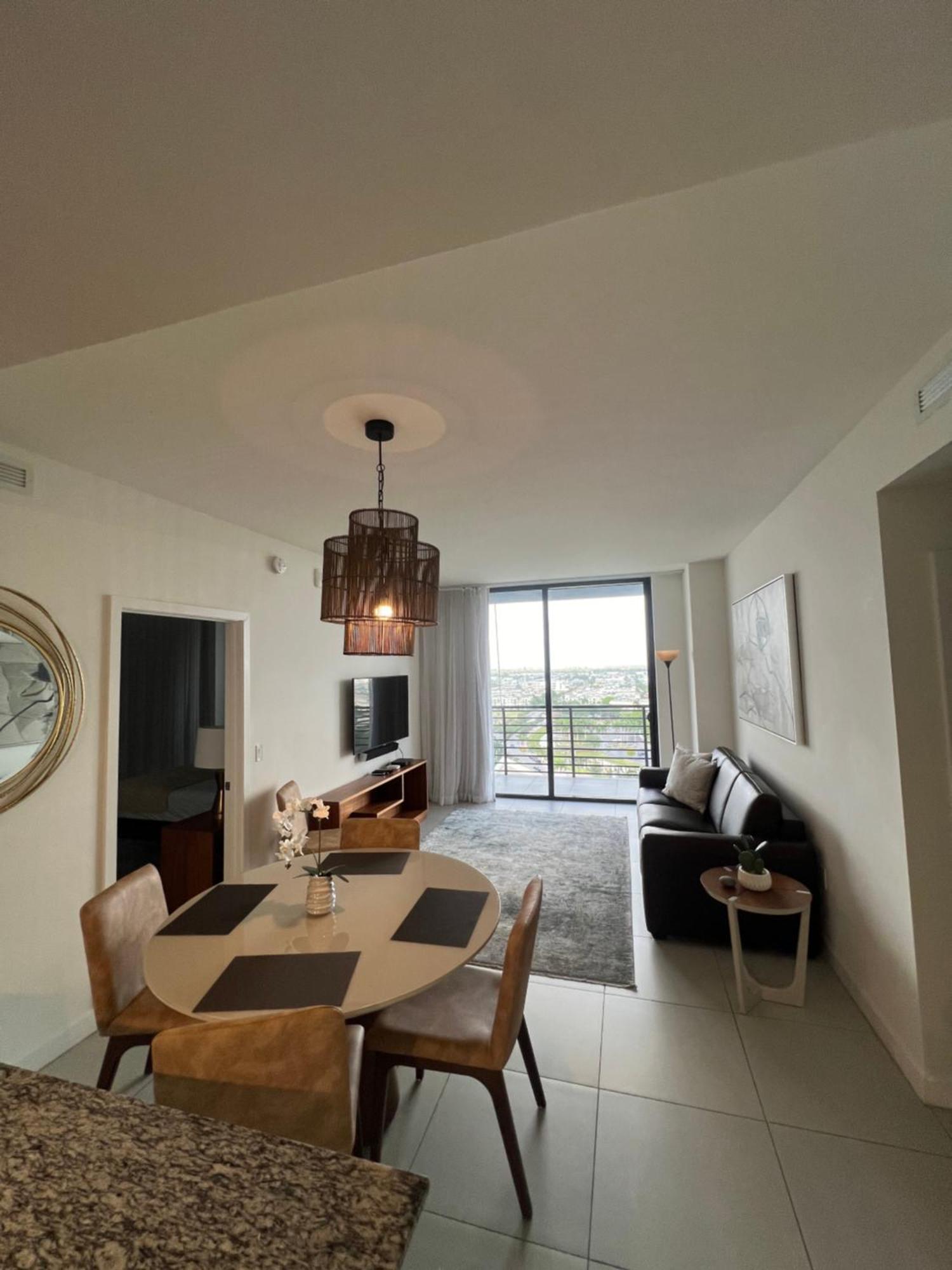 For Rent 2 Bed 2 Bath 1 Parking Downtown Doral *